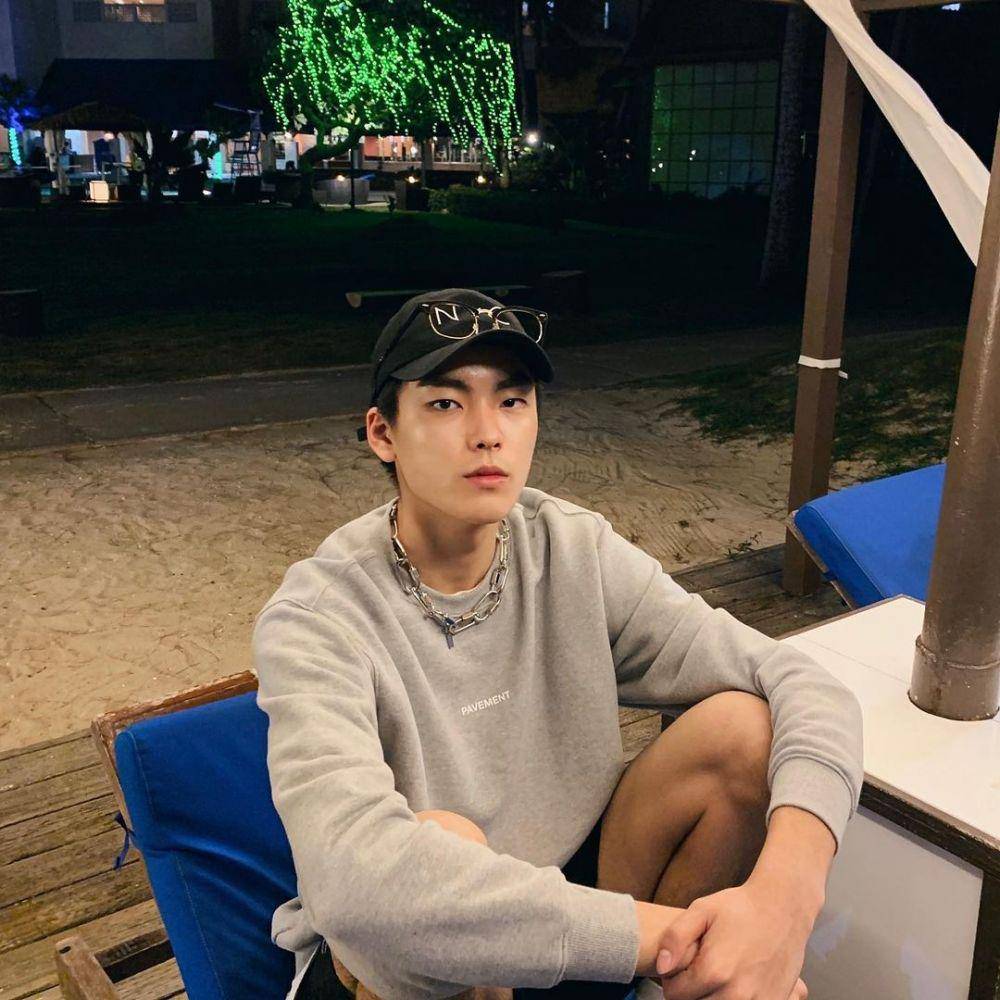 OOTD kasual ala Kim Su Gyeom (instagram.com/su_gyeom_)