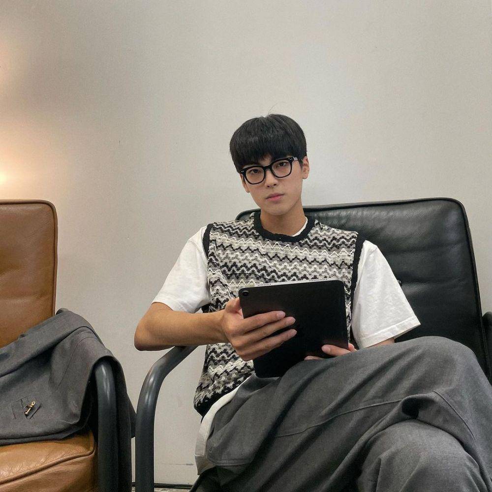 OOTD kasual ala Kim Su Gyeom (instagram.com/su_gyeom_)