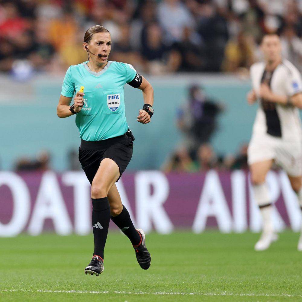 Stéphanie Frappart saat mengawal laga Jerman vs Kosta Rika (instagram.com/fifawomensworldcup)