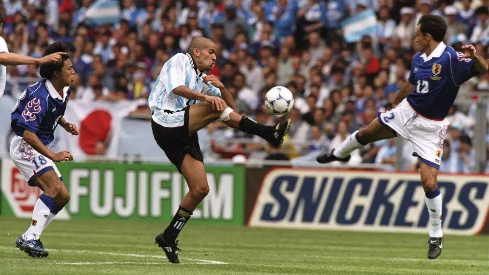 Jepang melawan Argentina di Piala Dunia 1998. (fifa.com)