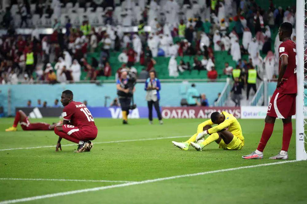 ekspresi pemain Qatar tersingkir dari Piala Dunia 2022 (fifa.com)