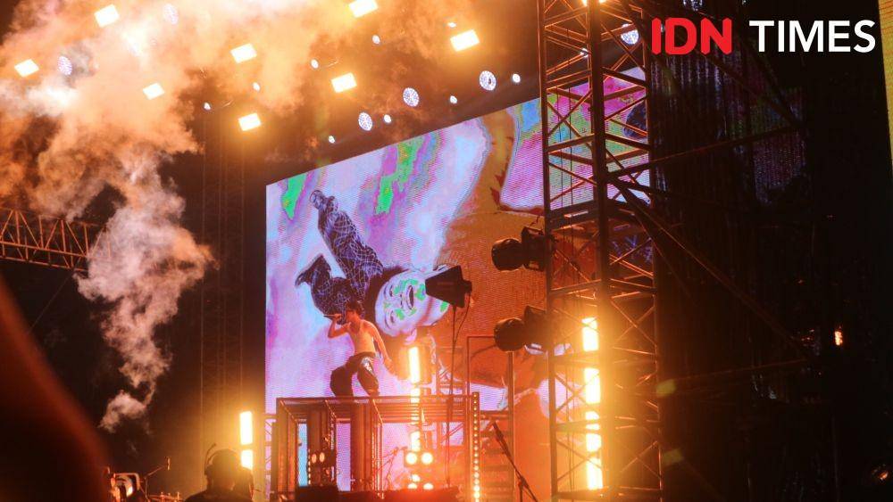 Rich Brian di Head in the Clouds, Minggu (4/11/2022) (IDN Times/Ines Sela Melia)