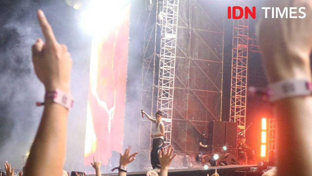Rich Brian di Head in the Clouds, Minggu (4/11/2022) (IDN Times/Ines Sela Melia)