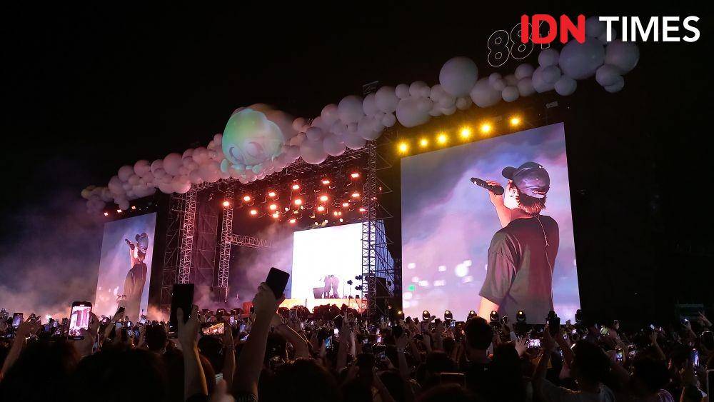 Joji di Head in the Clouds, Sabtu (3/12/2022) (IDN Times/Ines Sela Melia)