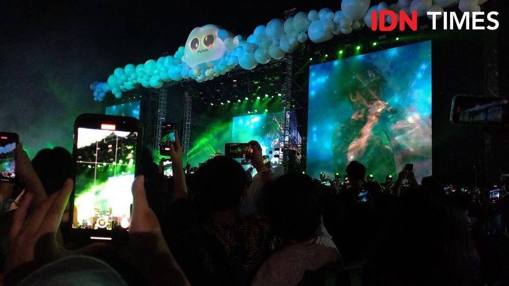 Joji di Head in the Clouds, Sabtu (3/12/2022) (IDN Times/Ines Sela Melia)