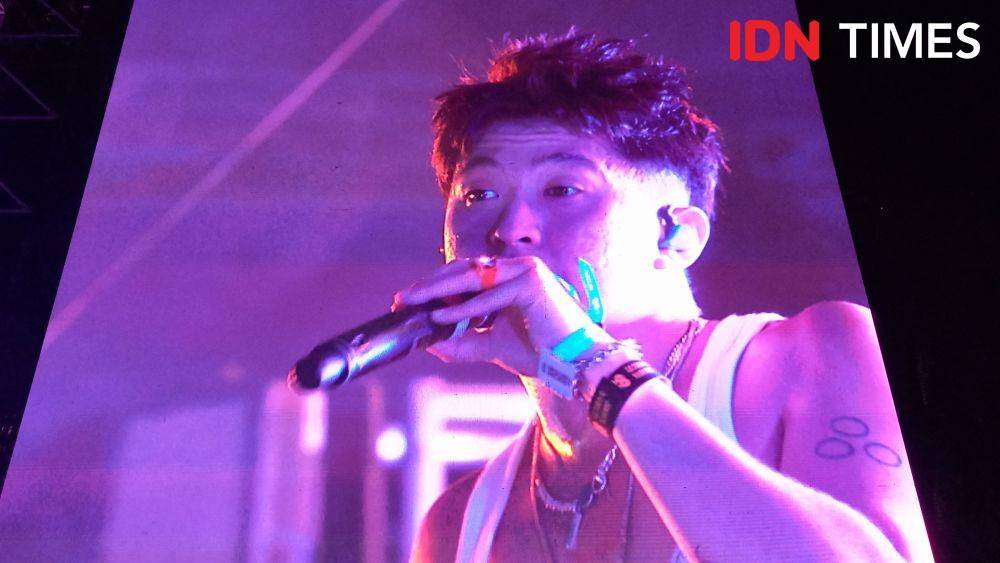 Rich Brian Tampil Terakhir di Head in the Clouds, Penonton Membludak