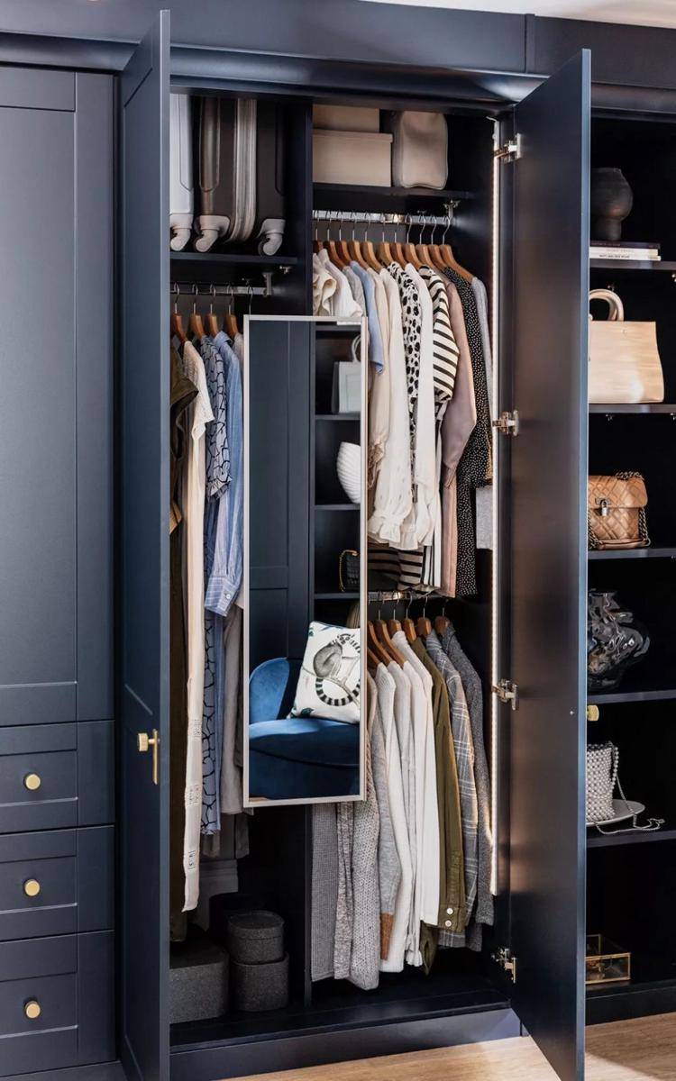 inspirasi model lemari pakaian di kamar tidur (homesandgardens.com)