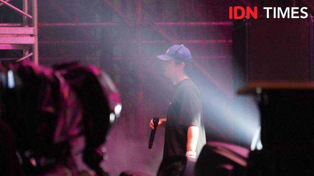 Joji di Head in the Clouds, Sabtu (3/12/2022) (IDN Times/Rendy Septian Anwar)