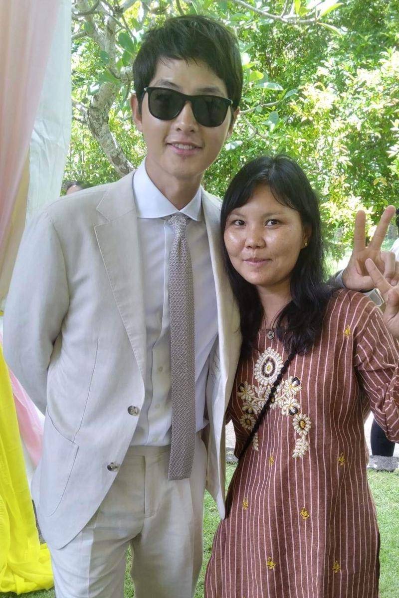 Song Joong Ki dan fans di Bali (twitter.com/HmweTheint)