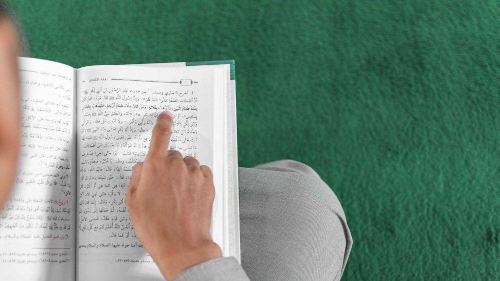 ilustrasi kitab berbahasa arab (unsplash.com/pogung kidul)