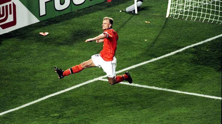 Dennis Bergkamp di Piala Dunia 1998 (fifa.com)