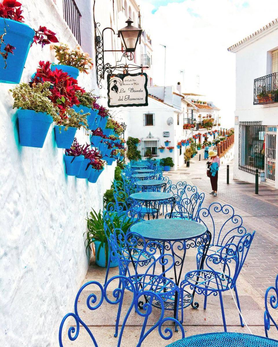 ilustrasi kafe bergaya Santorini (pexels.com/Juany Jimenez Torres)