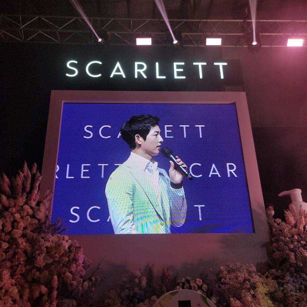 Song Joong Ki di acara Scarlett Whitening (instagram.com/scarlett_whitening)