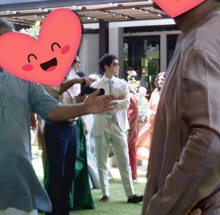 Song Joong Ki di Bali (twitter.com/HmweTheint)