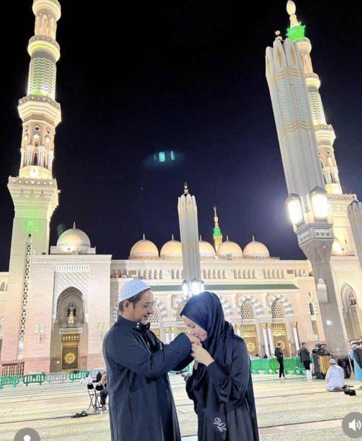 10 Potret Umrah Pasha Ungu, Disorot Karena Tak Ajak Anaknya dari Okie (instagram.com/adeliapasha)