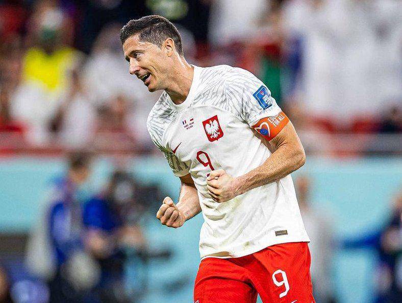 Robert Lewandowski merayakan gol ke gawang Prancis di babak 16 besar Piala Dunia 2022. (instagram.com/_rl9)