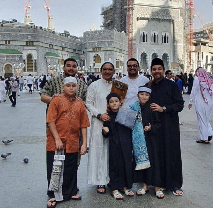 10 Potret Umrah Pasha Ungu, Disorot Karena Tak Ajak Anaknya dari Okie (instagram.com/pashaungu_vm)