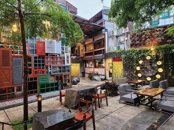 District Dago Cafe & Resto (google.com/maps/kamal alatas)