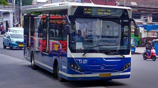bus vintage TransJakarta (instagram.com/santos.115)