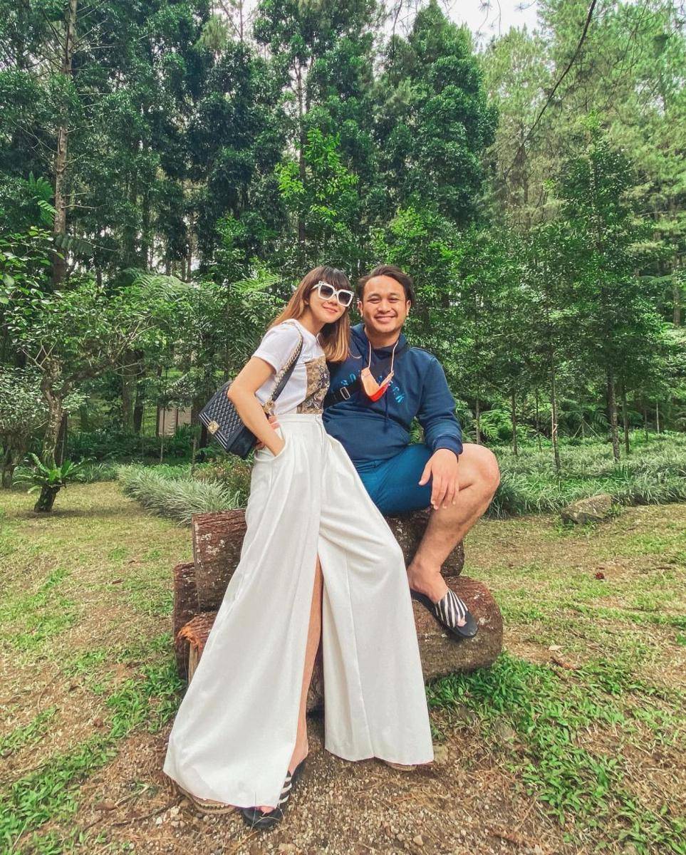 OOTD couple Adiezty Fersa dan Gilang Dirga (instagram.com/adieztyfersa)