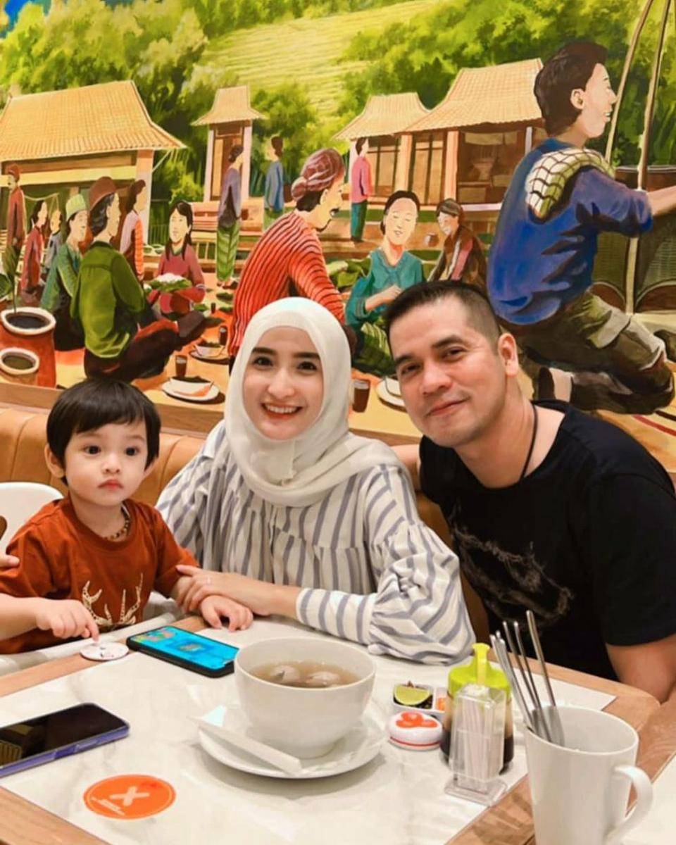 potret manis keluarga Chaca Thakya (instagram.com/chacathakya)
