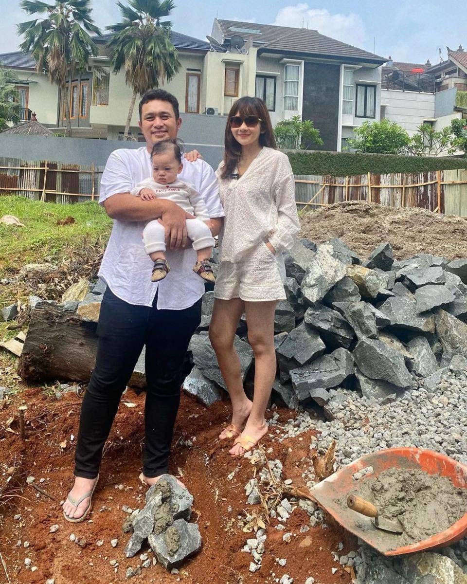OOTD couple Adiezty Fersa dan Gilang Dirga (instagram.com/adieztyfersa)