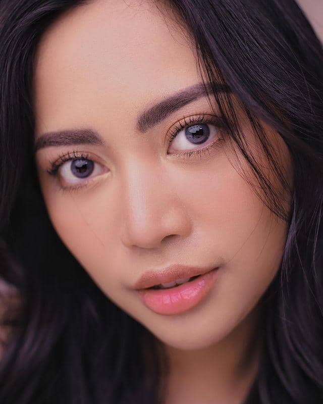 inspirasi makeup flawless untuk kuliah (instagram.com/rachelvennya )