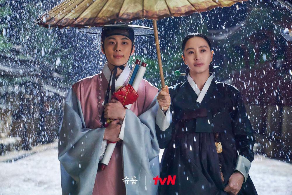 10 Aktris Pemeran Ibu Penyayang di Under the Queen's Umbrella