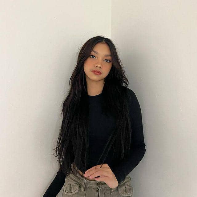 inspirasi makeup flawless untuk kuliah (instagram.com/naura.ayu)