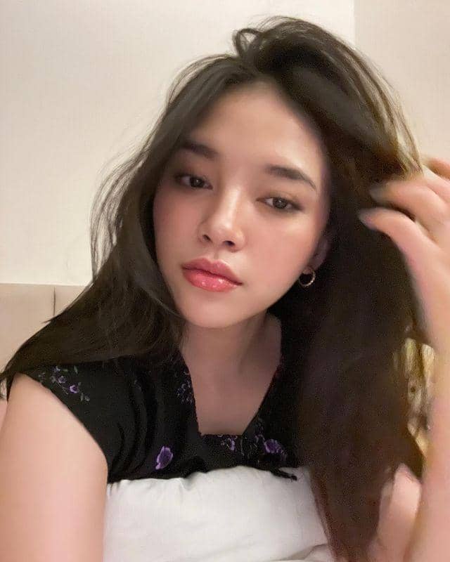 inspirasi makeup flawless untuk kuliah (instagram.com/anneth.dlc)