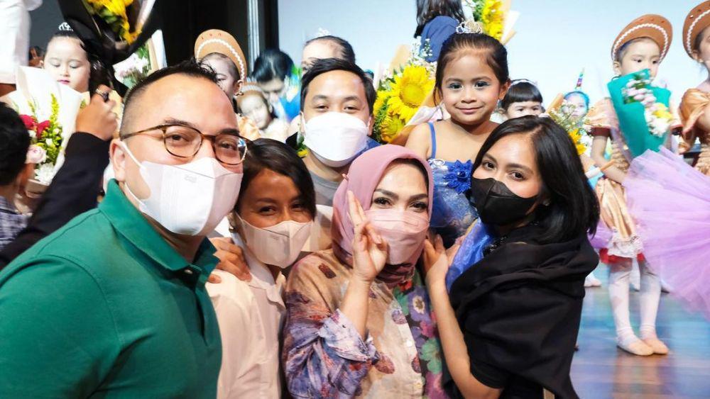 10 Potret Ansara jadi Balerina Cilik di Panggung Pertunjukan, Gemas!