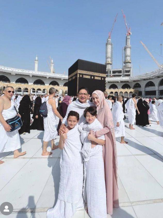 10 Potret Umrah Pasha Ungu, Disorot Karena Tak Ajak Anaknya dari Okie (instagram.com/adeliapasha