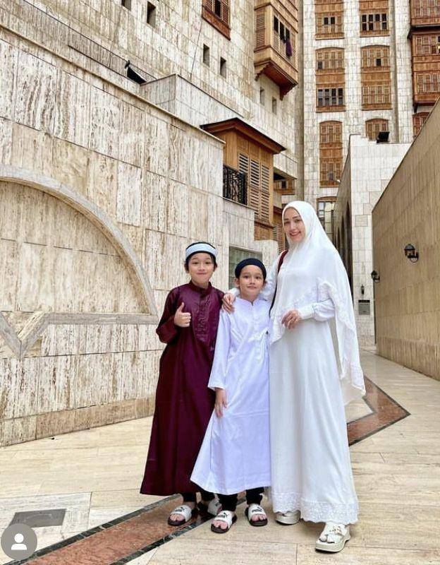 10 Potret Umrah Pasha Ungu, Disorot Karena Tak Ajak Anaknya dari Okie (instagram.com/adeliapasha)