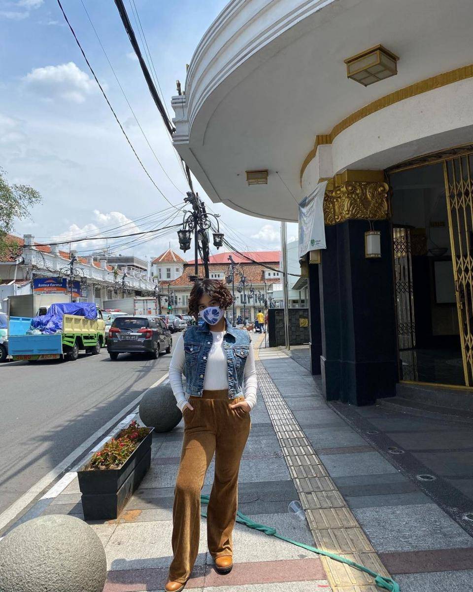 Gaya kekinian ala Ashira Zamita (instagram.com/ashirazamita)