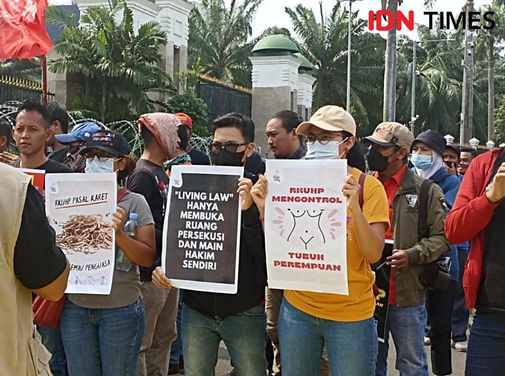 Masyarakat Sipil Ramai-Ramai Tolak Pengesahan RKUHP Depan DPR