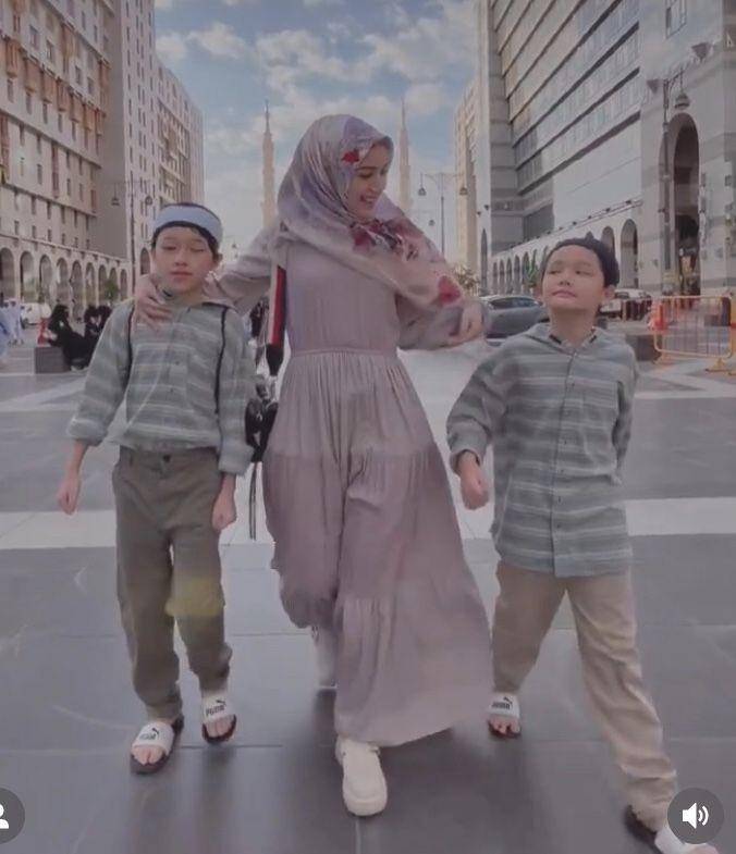 10 Potret Umrah Pasha Ungu, Disorot Karena Tak Ajak Anaknya dari Okie (instagram.com/adeliapasha)
