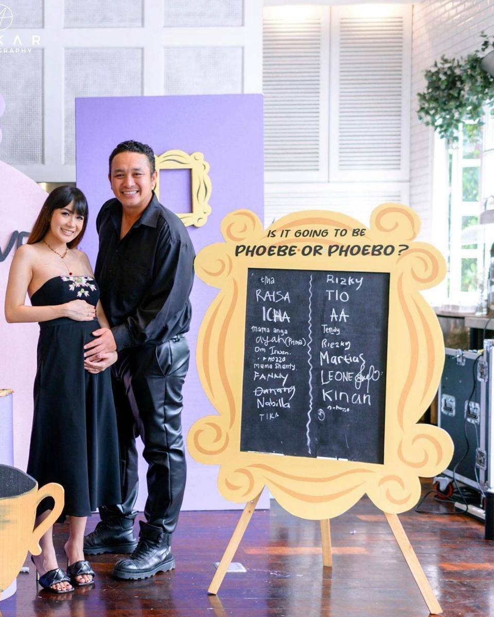 OOTD couple Adiezty Fersa dan Gilang Dirga (instagram.com/gilangdirga)
