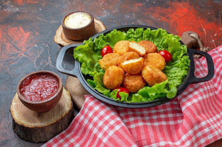 ilustrasi spicy chicken nugget (freepik.com/KamranAydinov )
