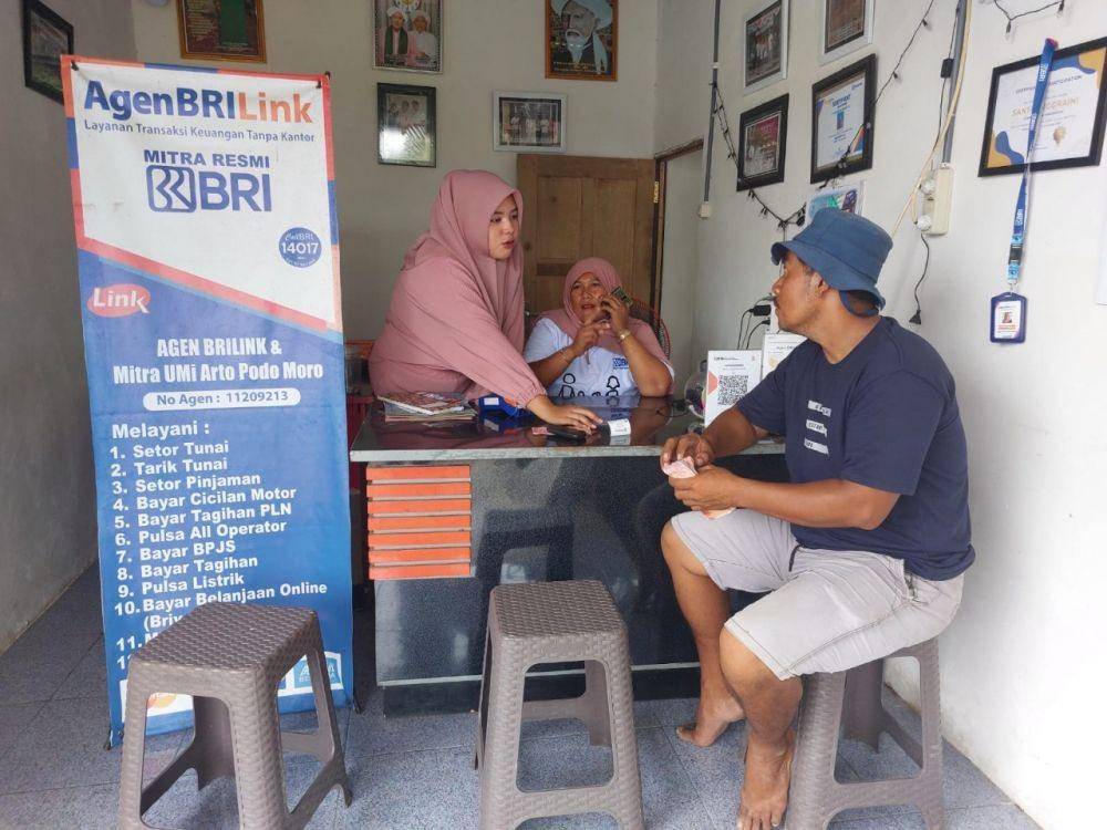 Agen BRILink bebaskan warga dari rentenir (Dok. BRI)