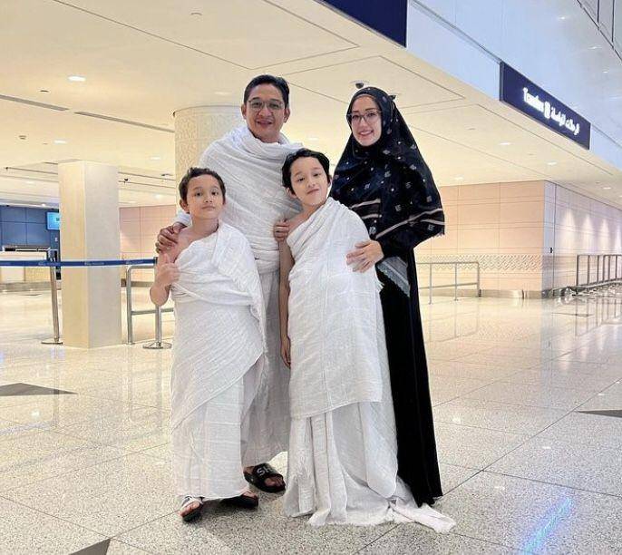 10 Potret Umrah Pasha Ungu, Disorot Karena Tak Ajak Anaknya dari Okie (instagram.com/adeliapasha)