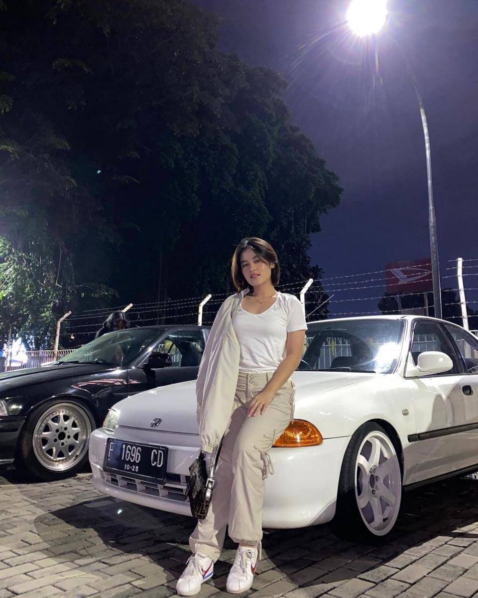 Gaya kekinian ala Ashira Zamita (instagram.com/ashirazamita)