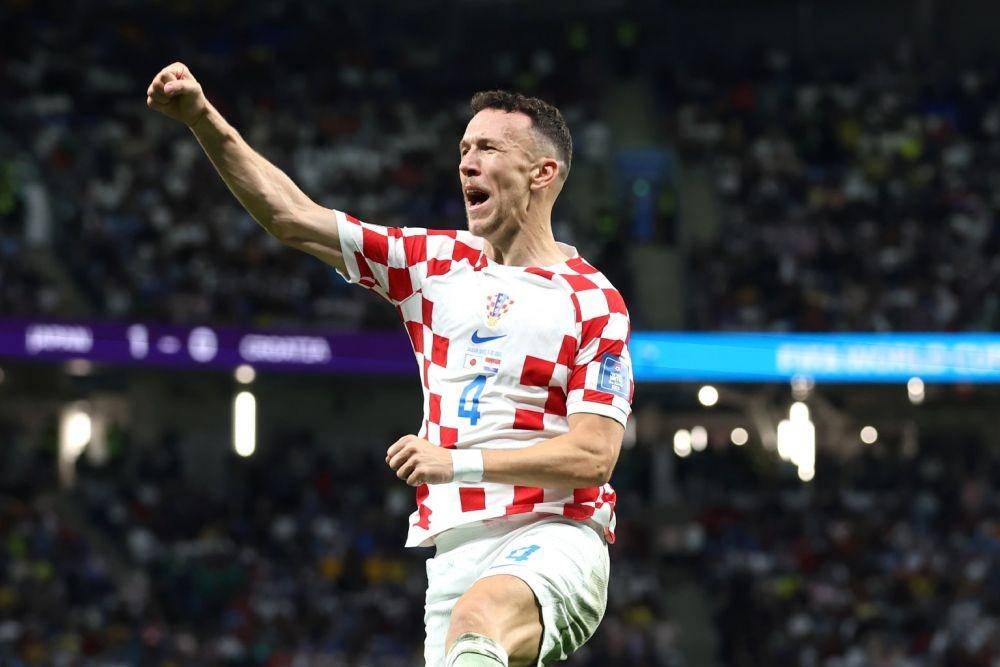 Pemain Kroasia, Ivan Perisic, usai jebol gawang Jepang di Piala Dunia 2022 (Twitter @FIFAWorldCup)