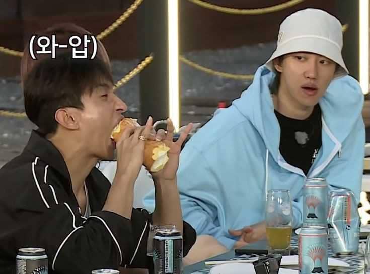 ekspresi idol KPop saat makan (twitter.com/hongsamcrew)
