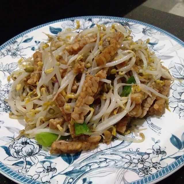 tumis tauge tempe (instagram.com/kimberlycatering_)