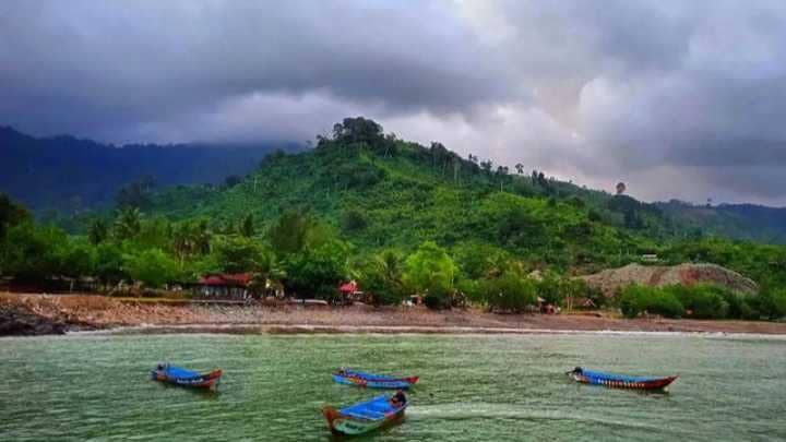 Suasana Pantai Klatak (Instagram/kriss_dhimas)