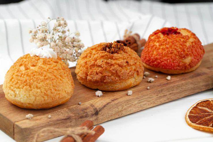 ilustrasi choux caramel (freepik.com/fabrikasimf)