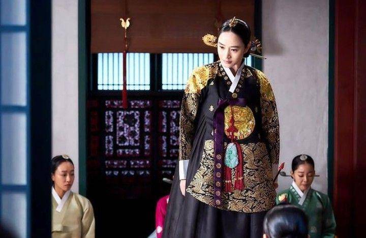 potret Kim Hye Soo di drama saeguk Under The Queen's Umbrella (dok. tvN/Under Queen's Umbrella)
