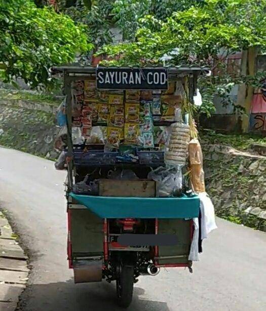tulisan nyeleneh pedagang (twitter.com/nocontextwarung)