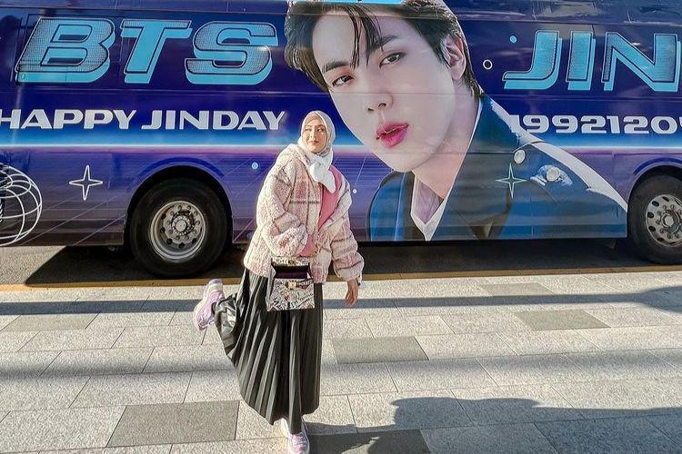 10 Potret Selebgram Bianca Kartika Ikut Rayakan Ulang Tahun Jin BTS