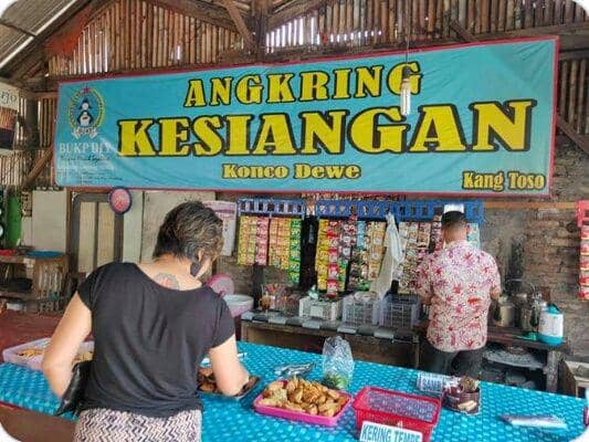 nama warung makan unik (twitter.com/nocontextwarung)